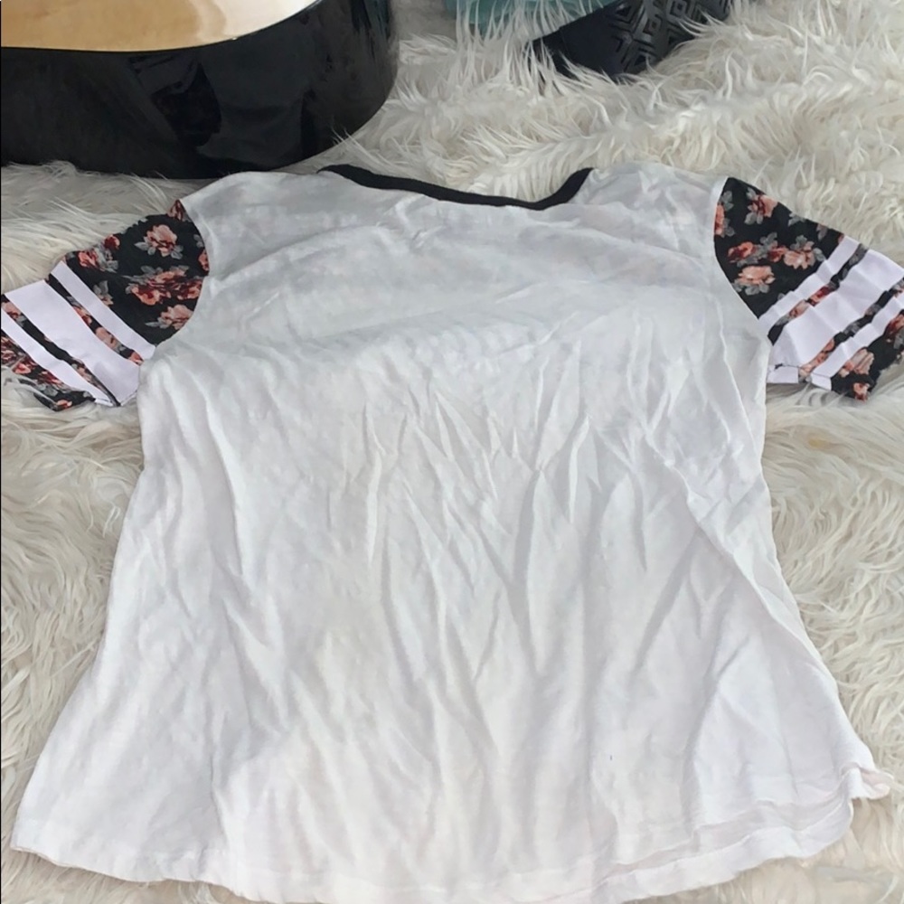 Women’s Rue21 tee - Picture 2 of 3